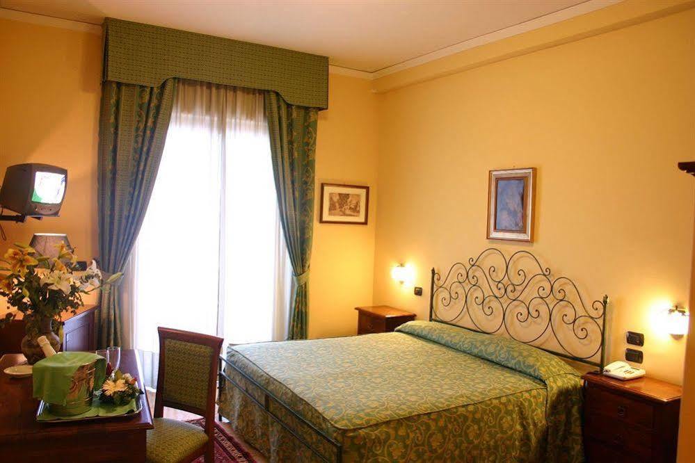 Hotel Primavera Dell'Etna Zafferana Etnea Ngoại thất bức ảnh